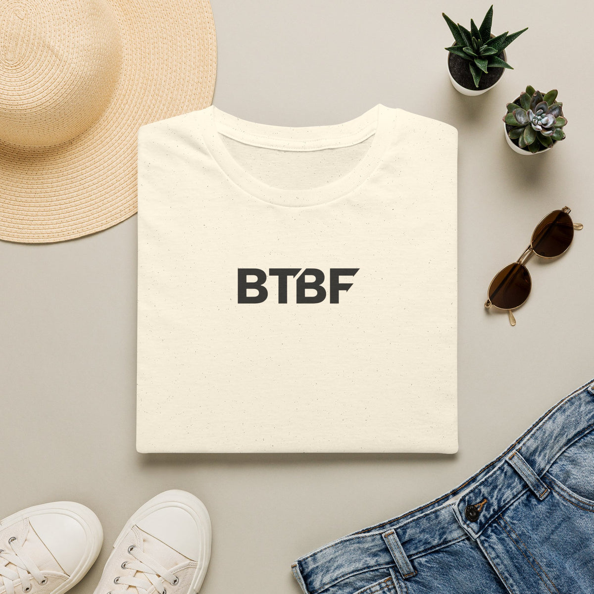 Hooked & Jacked Minimal Tee