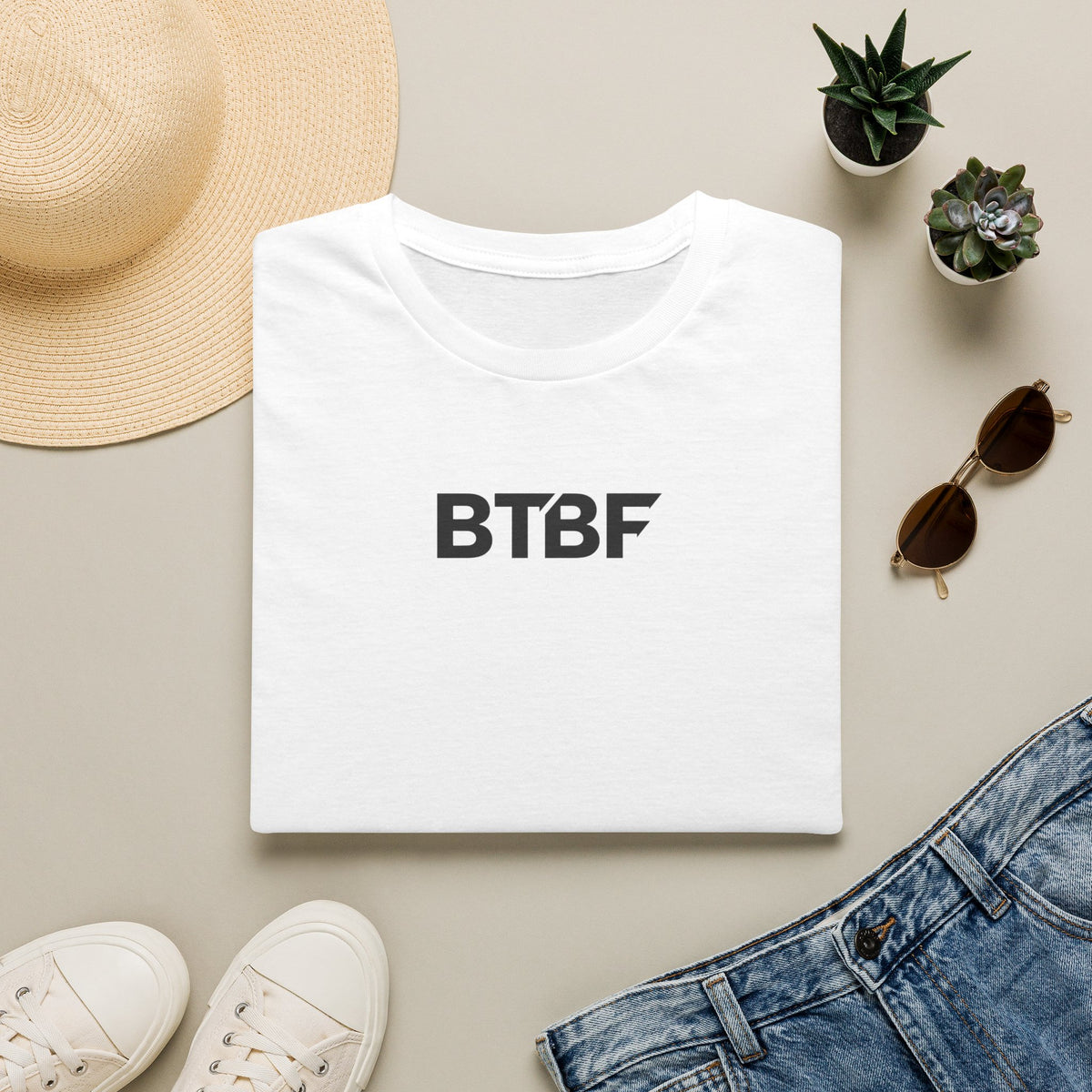 Hooked & Jacked Minimal Tee
