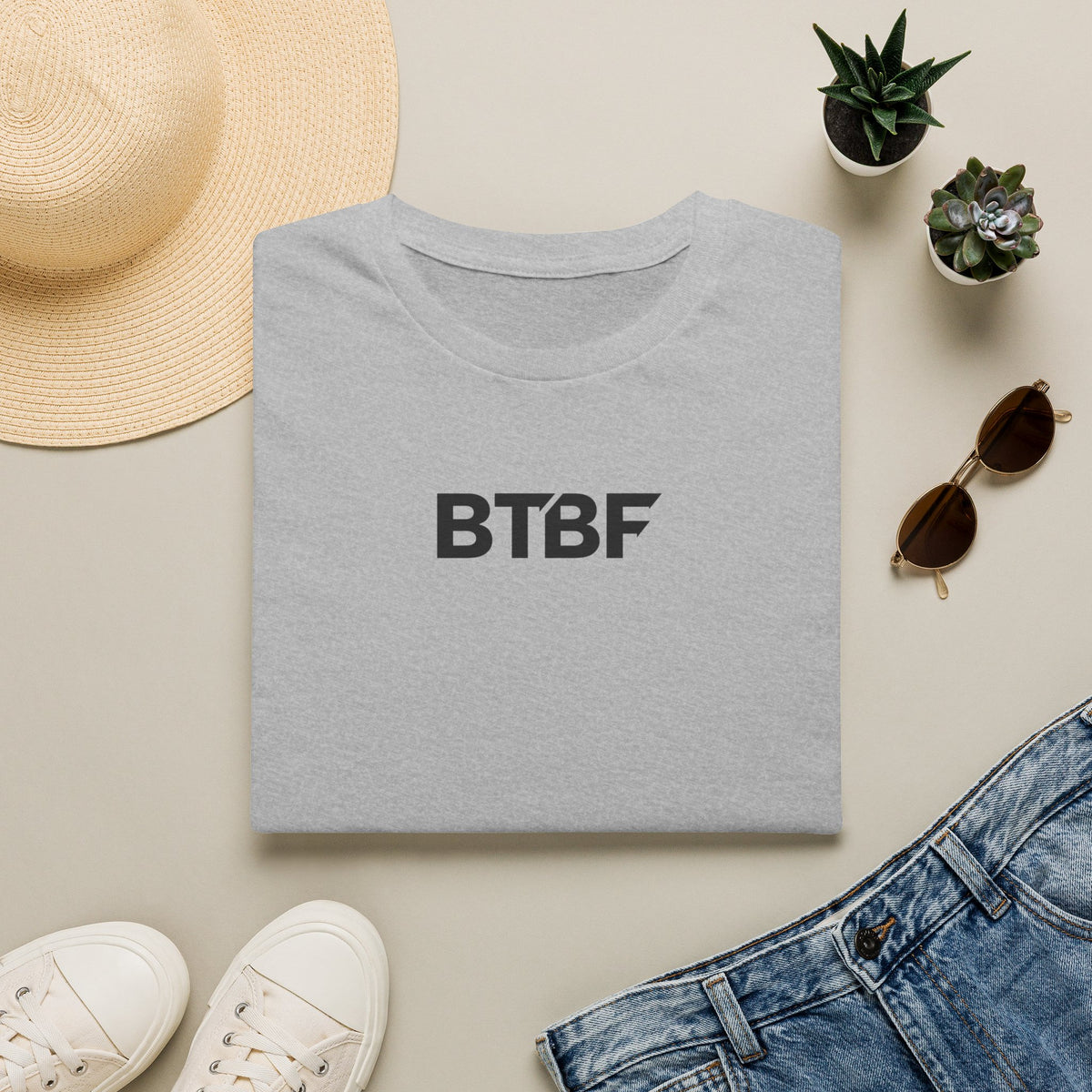 Hooked & Jacked Minimal Tee