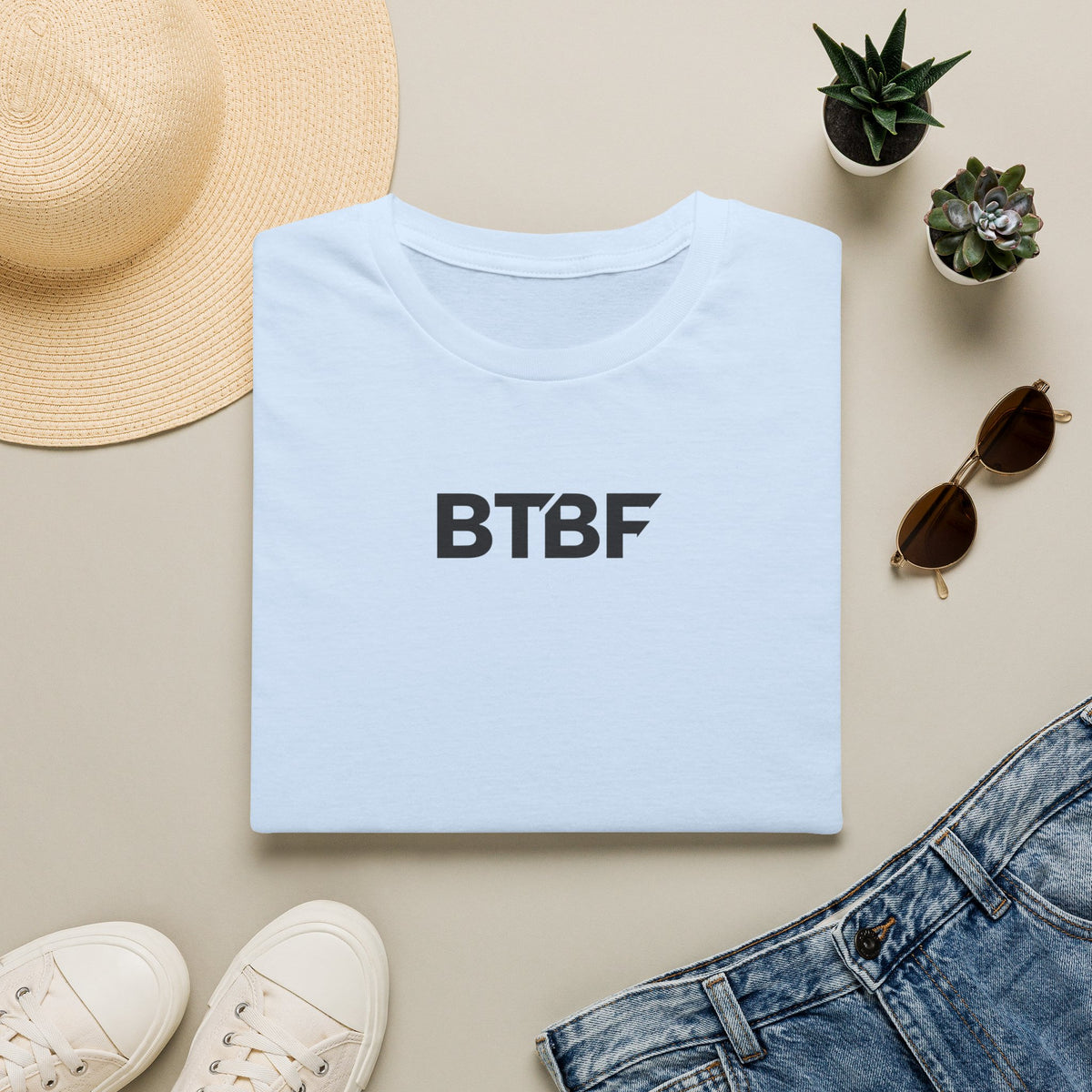 Hooked & Jacked Minimal Tee